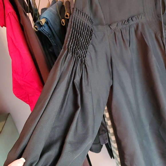 Rose & Olive black keyhole blouse - Picture 2 of 3